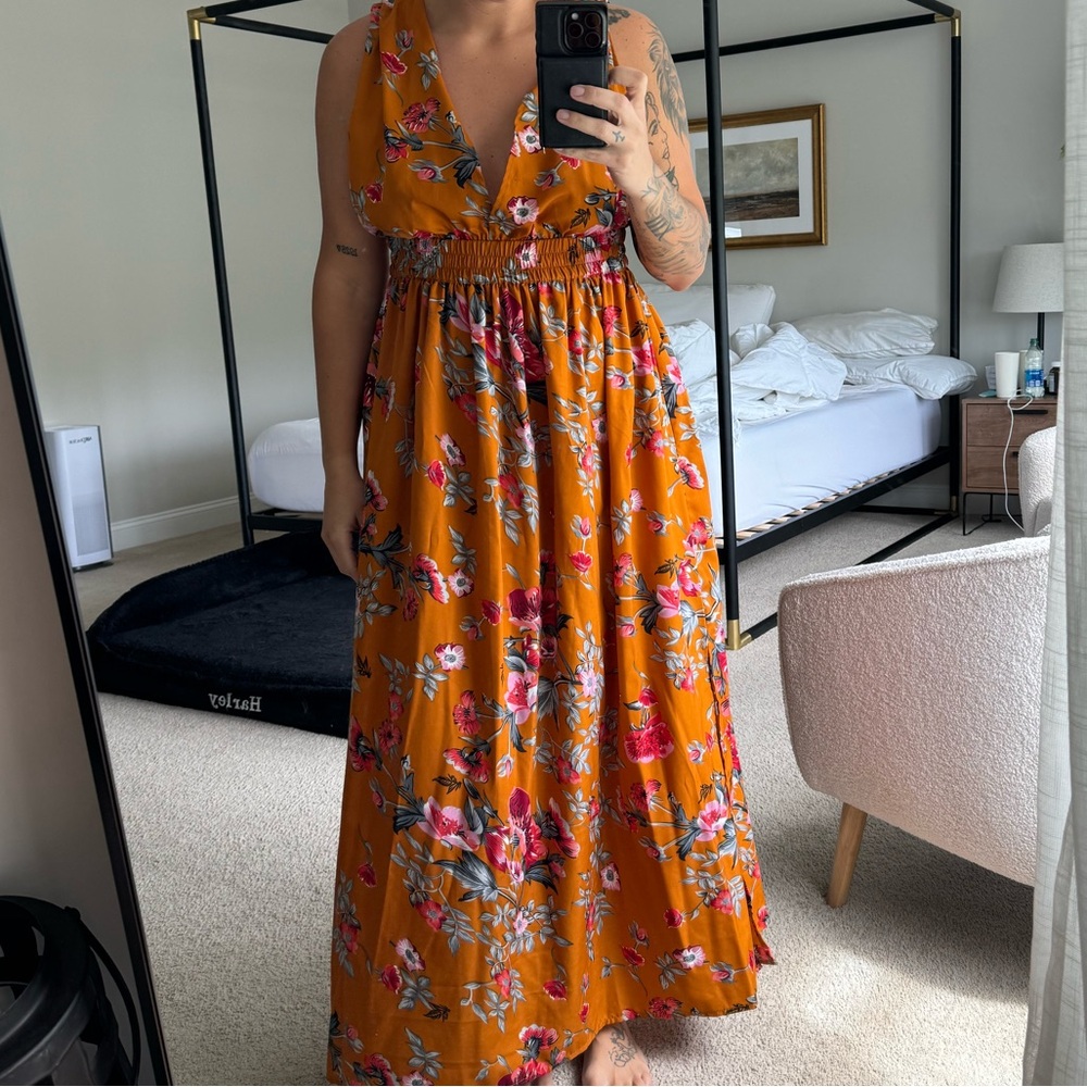 Floral maxi. Open back